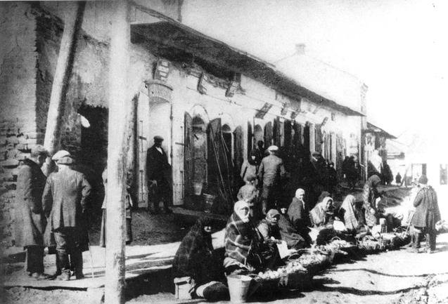 Вулична торгівля в Локачах