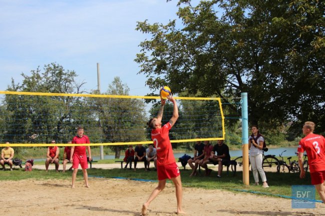 Стріт-бол, теніс і пляжний волейбол: як святкували ювілей волинського міста. ФОТО