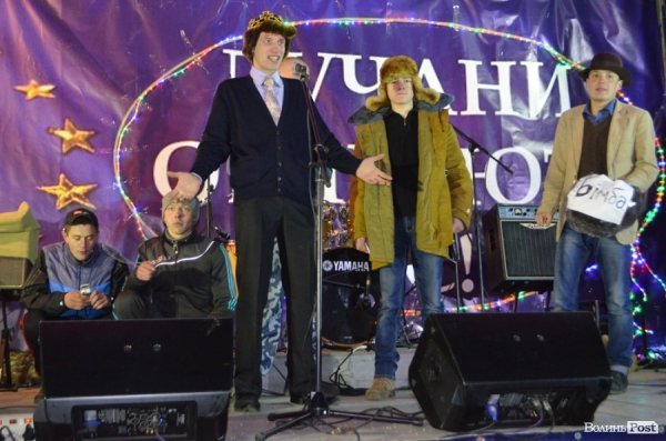 Щедрування на Євромайдані в Луцьку: фаєр-шоу, політичний вертеп і танці. ФОТО