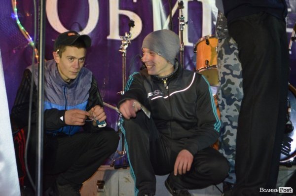 Щедрування на Євромайдані в Луцьку: фаєр-шоу, політичний вертеп і танці. ФОТО