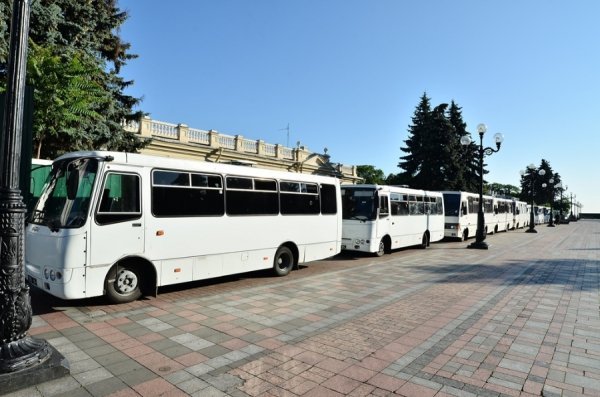 Раду посилено охороняють силовики. ФОТО
