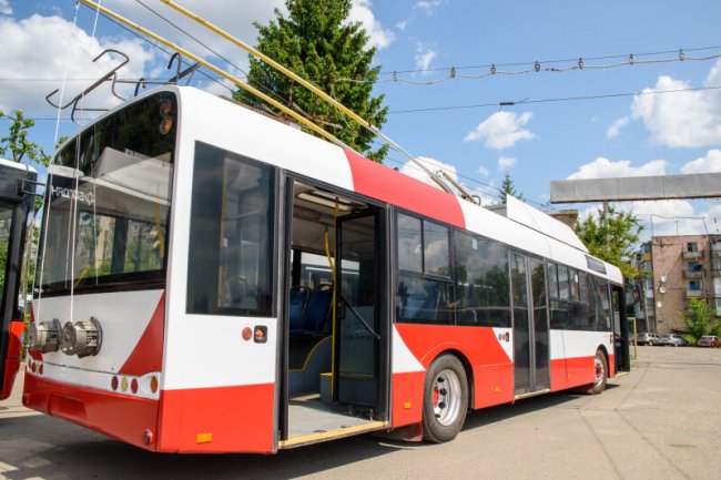 У Луцьку на маршрути №2, 5 та 12 виїхали ще три тролейбуси. ФОТО