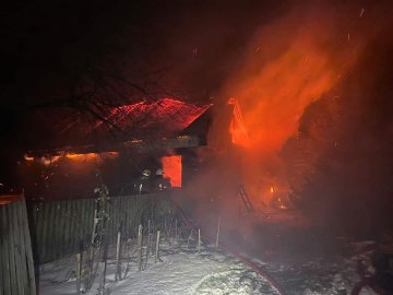 Уночі на Волині горіли житловий будинок та господарська споруда