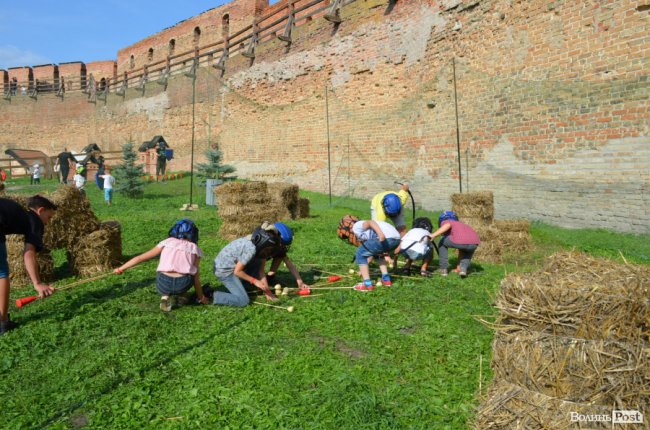 Дзвін мечів та запеклі бої: як у замку Любарта змагаються лицарі. ФОТО