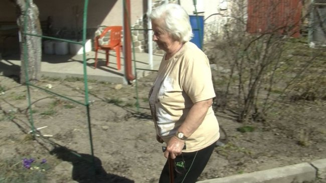 Пенсіонерка з Києва допомагає волонтерам у Луцьку. ФОТО. ВІДЕО