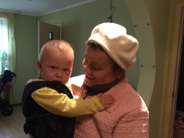 У Луцьку  із зачиненої квартири визволяли малюка