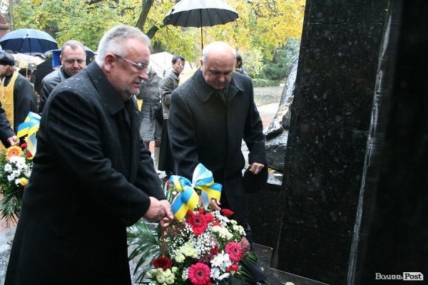 У Луцьку відкрили пам'ятний знак жертвам концтаборів. ФОТО