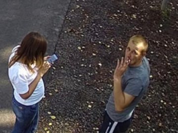 Правоохоронці не можуть притягнути до відповідальності військового, який закидав камінням качку в луцькому парку