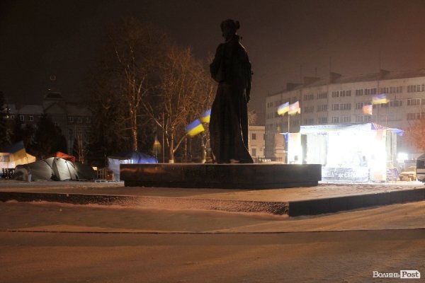 Сніг у Луцьку. ФОТО