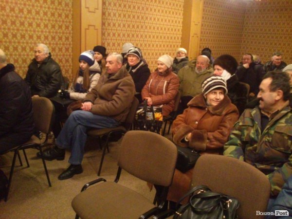 Люди перечекали у РАЦСі