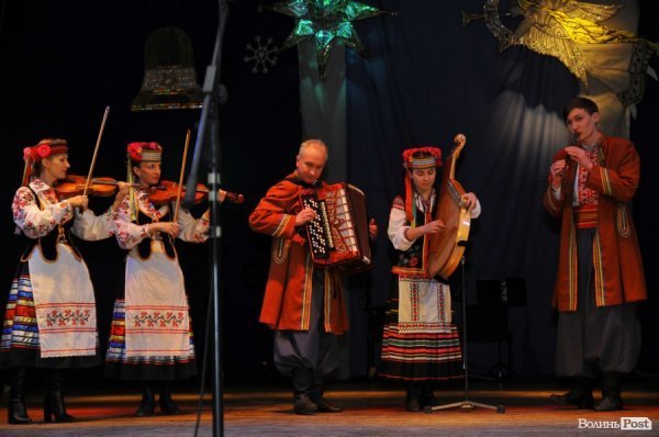 Різдвяний концерт у Луцьку: вальс, вірш і віншування