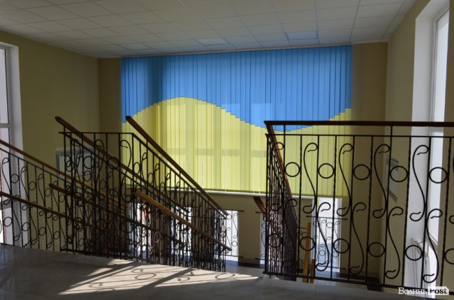 Кольорові стіни, ігрова кімната і басейн: луцька школа №27 зсередини. ФОТО