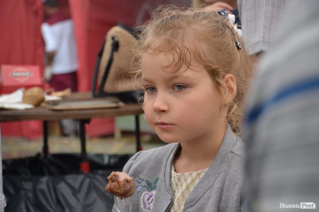 Пісні та вареники: у Луцьку відбувся фестиваль національної кухні. ФОТО