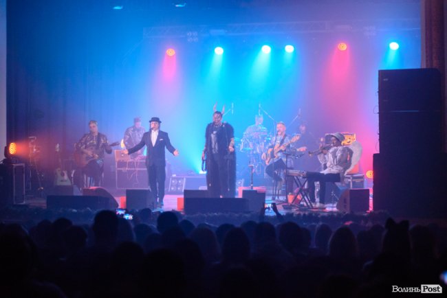 Гурт «Танок на Майдані Конґо» приїхав у Луцьк із вертепом. ФОТО