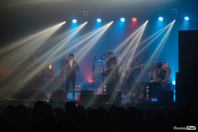 Гурт «Танок на Майдані Конґо» приїхав у Луцьк із вертепом. ФОТО