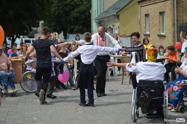 У «сонячній» кав’ярні в Луцьку започаткували власне свято, аби врятувати заклад від закриття. ФОТО