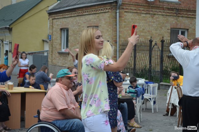 У «сонячній» кав’ярні в Луцьку започаткували власне свято, аби врятувати заклад від закриття. ФОТО