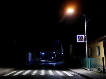 У Володимирі додатково підсвітили пішохідний перехід біля гімназії. ВІДЕО