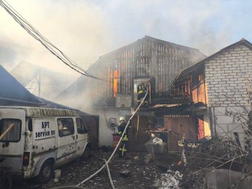 У містечку на Волині виникла пожежа на приватному обійсті