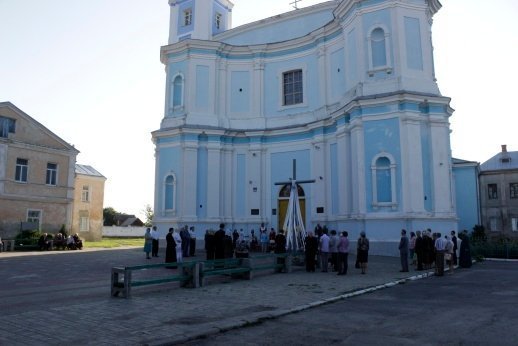 Мітингувальники зірвали церковне богослужіння