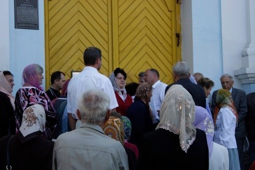 Мітингувальники зірвали церковне богослужіння