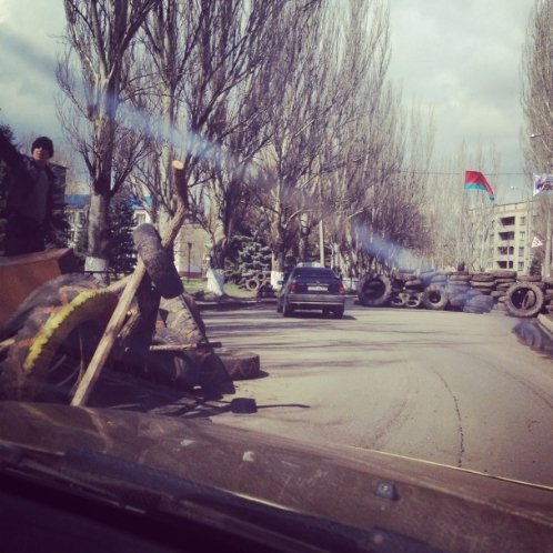 Східні міста оточують блокпостами. ФОТО