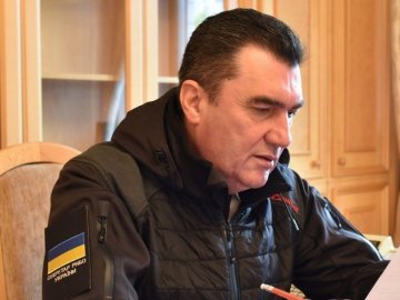 Данілов пояснив тезу "воювати доведеться усім"