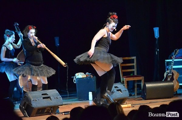 «Я хочу від них дітей»: Dakh Daughters підірвали луцьку публіку. ФОТО