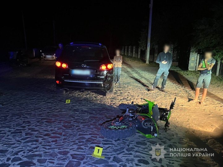На Волині мотоцикліст влетів у автівку і загинув
