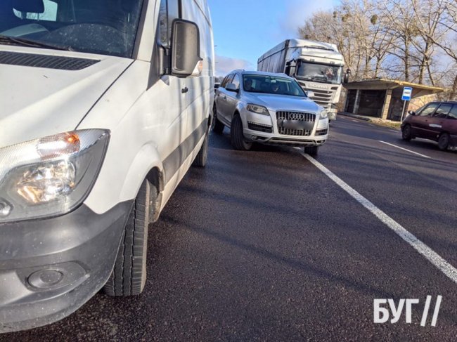 На волинській трасі трапилась ДТП за участю чотирьох автівок. ФОТО