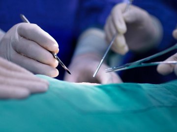 У Чернігові жінці вирізали 100-кілограмову пухлину