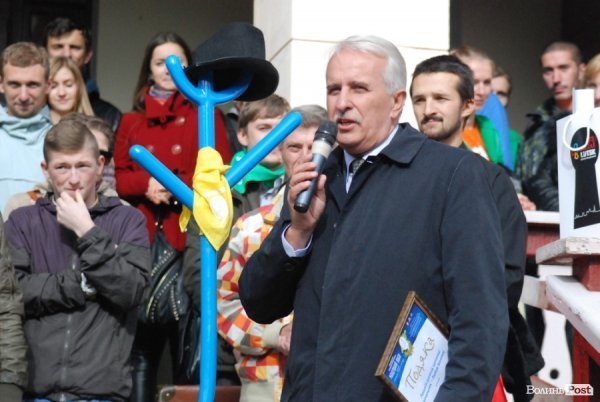 Біля мікрофону перший заступник міського голови Луцька Святослав Кравчук