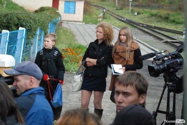 Дівчата-журналісти з Аверсу