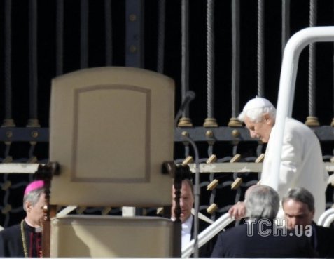 Бенедикт XVI попрощався з народом. ФОТО