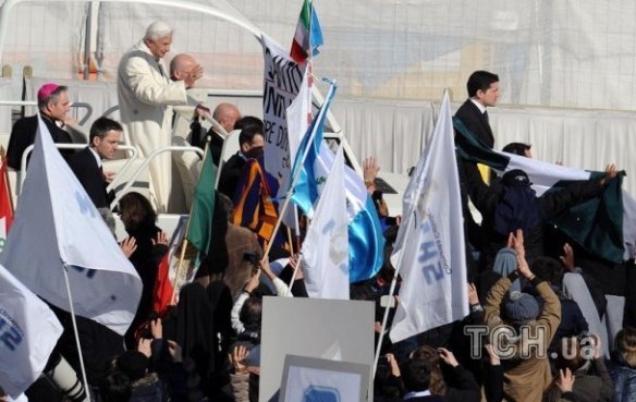 Бенедикт XVI попрощався з народом. ФОТО