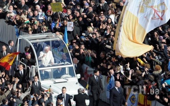 Бенедикт XVI попрощався з народом. ФОТО