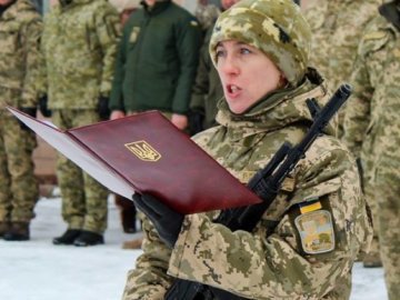 Відома волинська волонтерка склала присягу на вірність Батьківщині