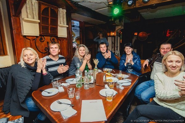 Як у Луцьку під час «Вечірки.UA» відбувалися «вибори». ФОТО