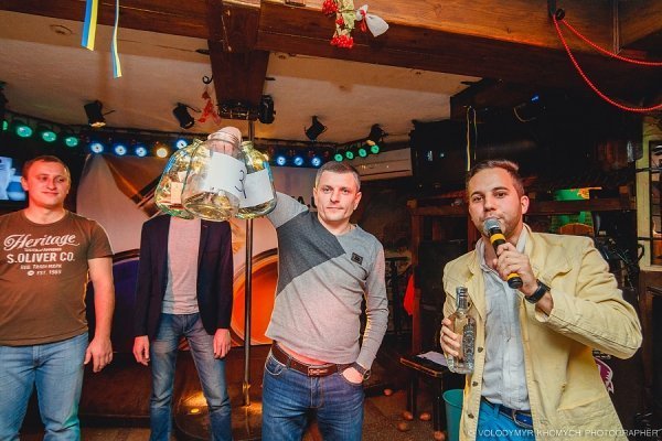 Як у Луцьку під час «Вечірки.UA» відбувалися «вибори». ФОТО