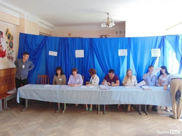 Луцьк голосує. ФОТО