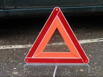 На трасі під Луцьком автівка з’їхала у кювет: є постраждалі