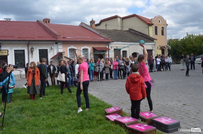 З хлібом, горілкою та кров’ю: у Луцьку відкрили фестиваль театрів. ФОТО
