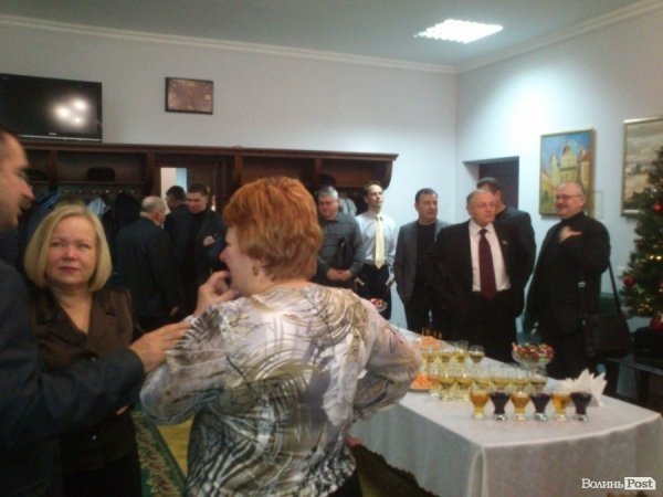 Луцьким депутатам влаштували «новорічний корпоратив». ФОТО. ВІДЕО