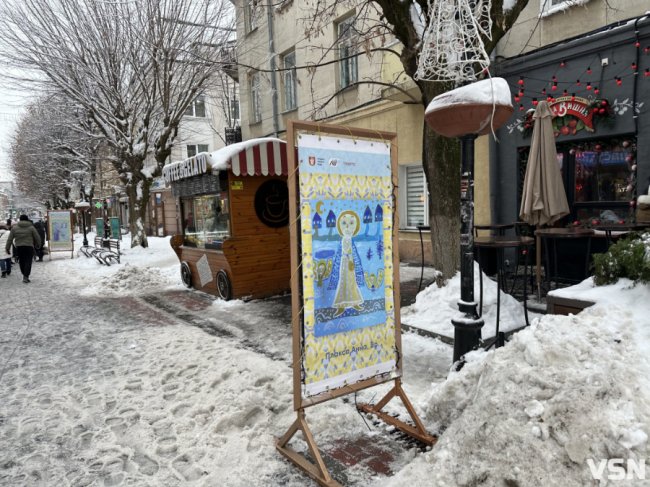 У Луцьку розпочали монтаж святкової ілюмінації