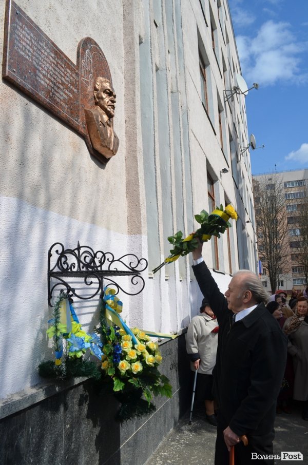У Луцьку освятили меморіальну дошку Івану Огієнку 