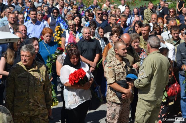 Як у Луцьку прощалися з Героєм Андрієм Єлістратовим. ФОТО