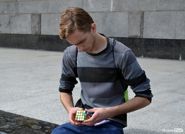 У Луцьку відбувся чемпіонат зі складання кубика Рубіка. ФОТО