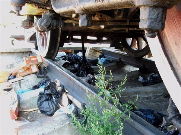 У Ковелі під пам'ятником влаштували сміттєзвалище. ФОТО