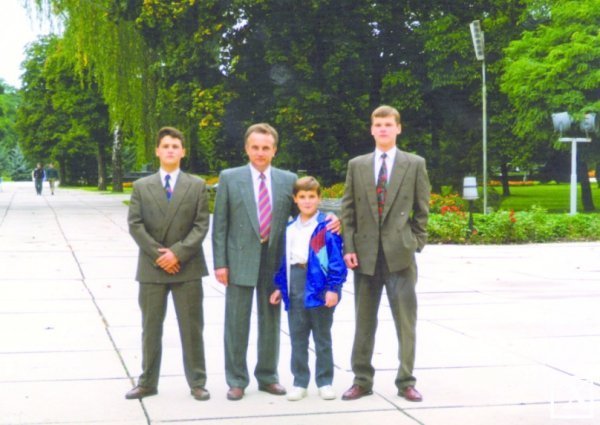 Зліва направо: Олександр, Віталій Васильович, В’ячеслав та Павло Товстенюки