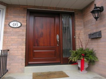 Навіщо міняти (або ремонтувати) пошкоджені вхідні двері?*